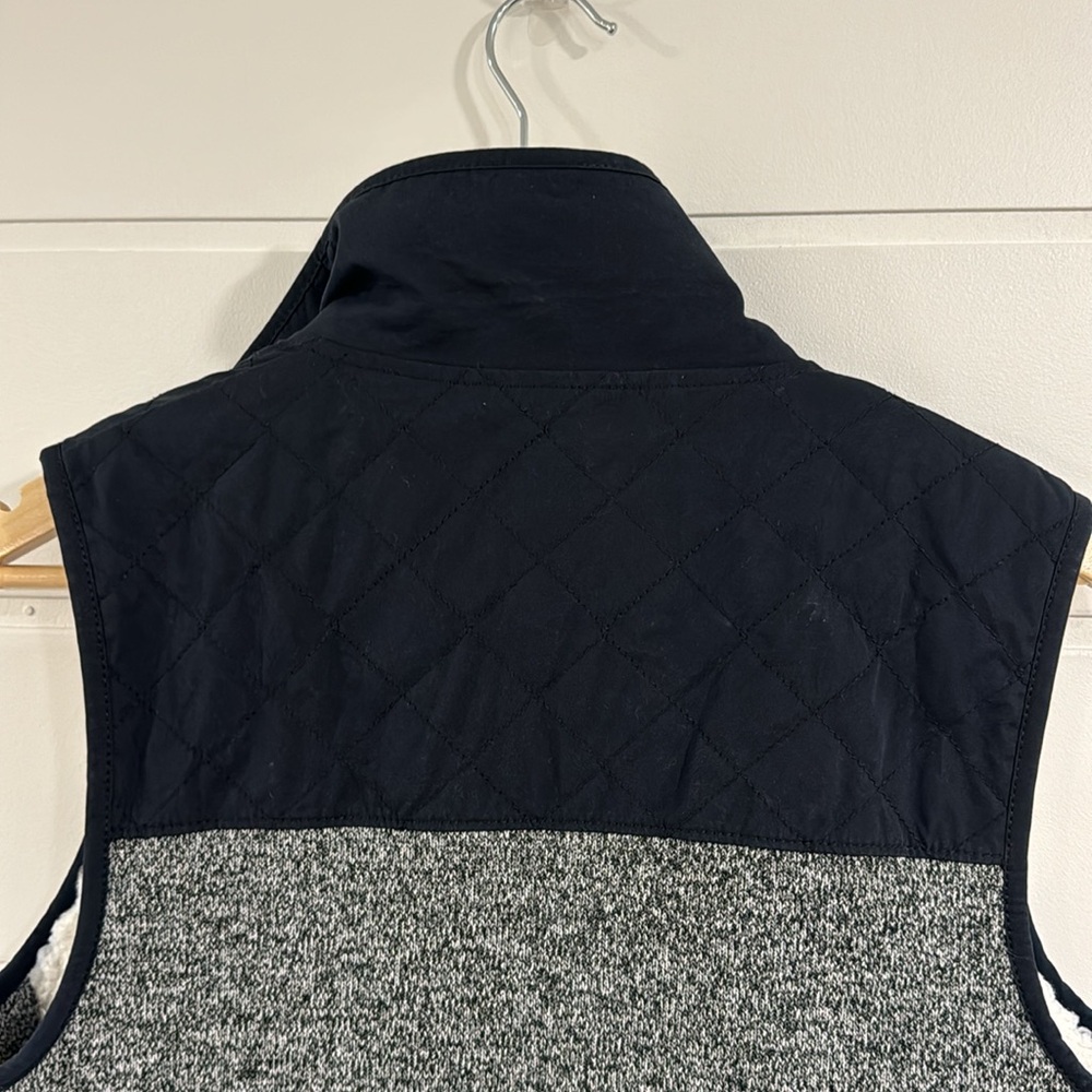 Abercrombie & Fitch Sherpa Lined Knit and Quilted Vest - Picture 8 of 8